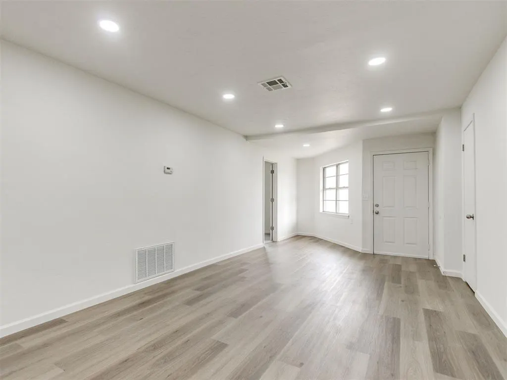 Photo 8 — 6417 Ashby Terrace, Oklahoma City, OK 73149