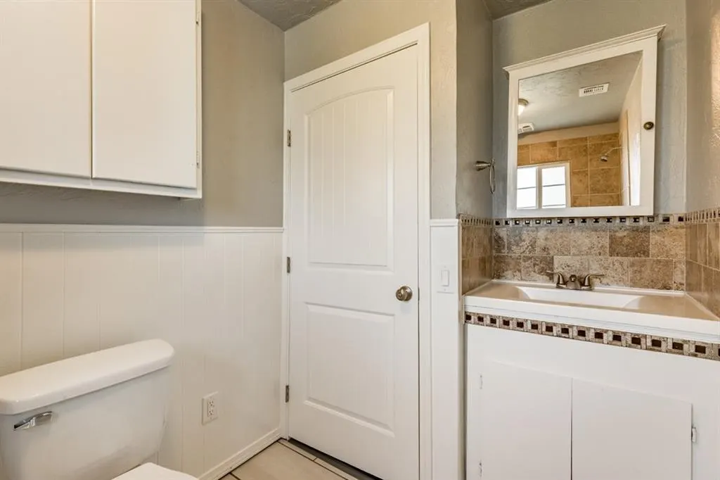Photo 9 — 1403 N 1st Street, Harrah, OK 73045