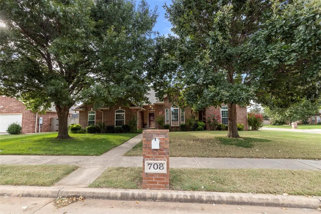 Photo 4 — 708 Sparrow Hawk Street, Edmond, OK 73003
