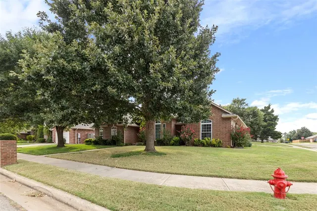 Photo 6 — 708 Sparrow Hawk Street, Edmond, OK 73003