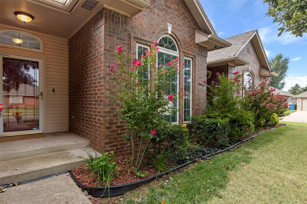 Photo 11 — 708 Sparrow Hawk Street, Edmond, OK 73003
