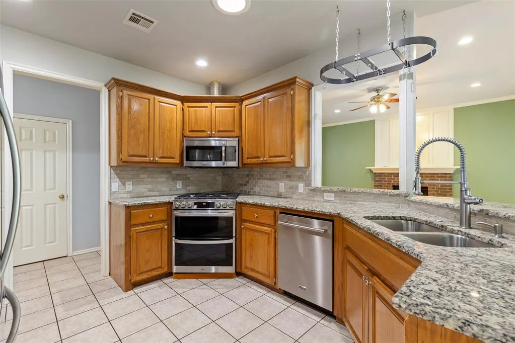 Photo 17 — 708 Sparrow Hawk Street, Edmond, OK 73003