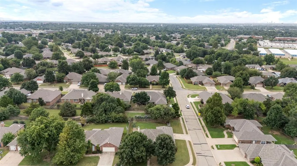 Photo 45 — 708 Sparrow Hawk Street, Edmond, OK 73003