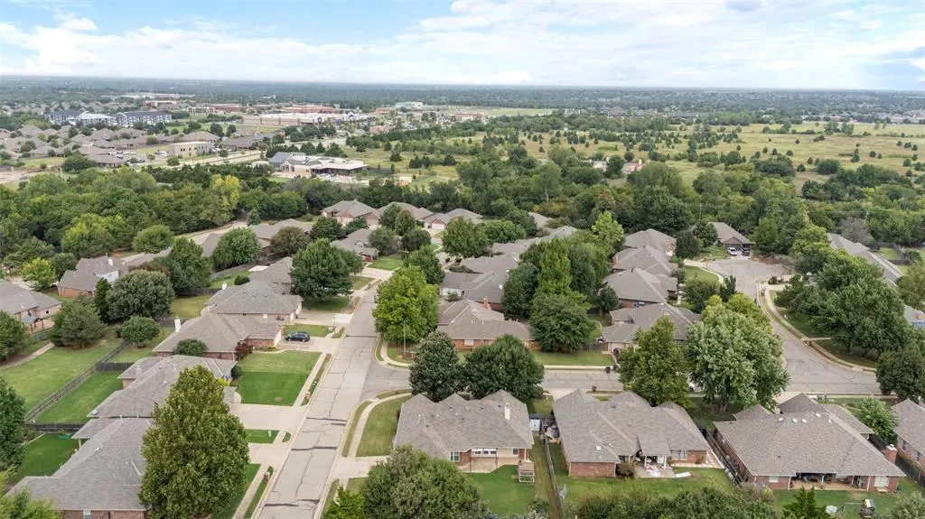 Photo 46 — 708 Sparrow Hawk Street, Edmond, OK 73003