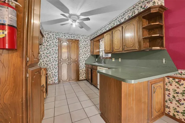 Photo 4 — 2022 W 7th Place, Elk City, OK 73644
