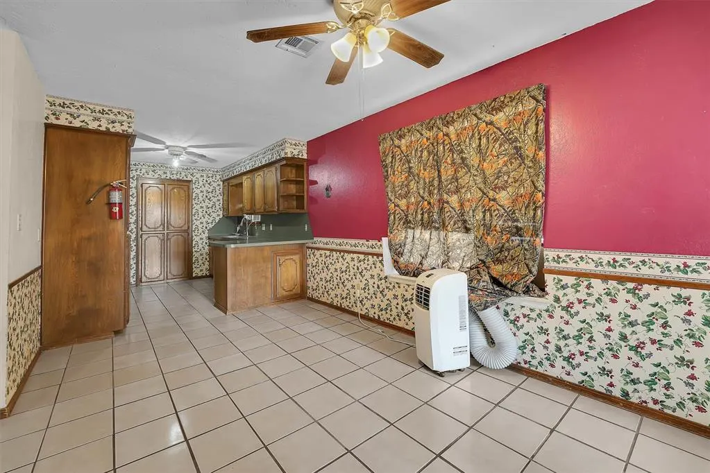 Photo 7 — 2022 W 7th Place, Elk City, OK 73644