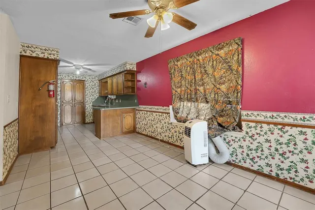 Photo 7 — 2022 W 7th Place, Elk City, OK 73644