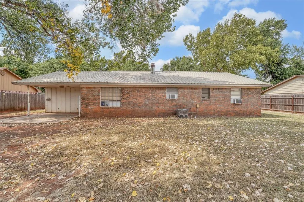 Photo 19 — 2022 W 7th Place, Elk City, OK 73644