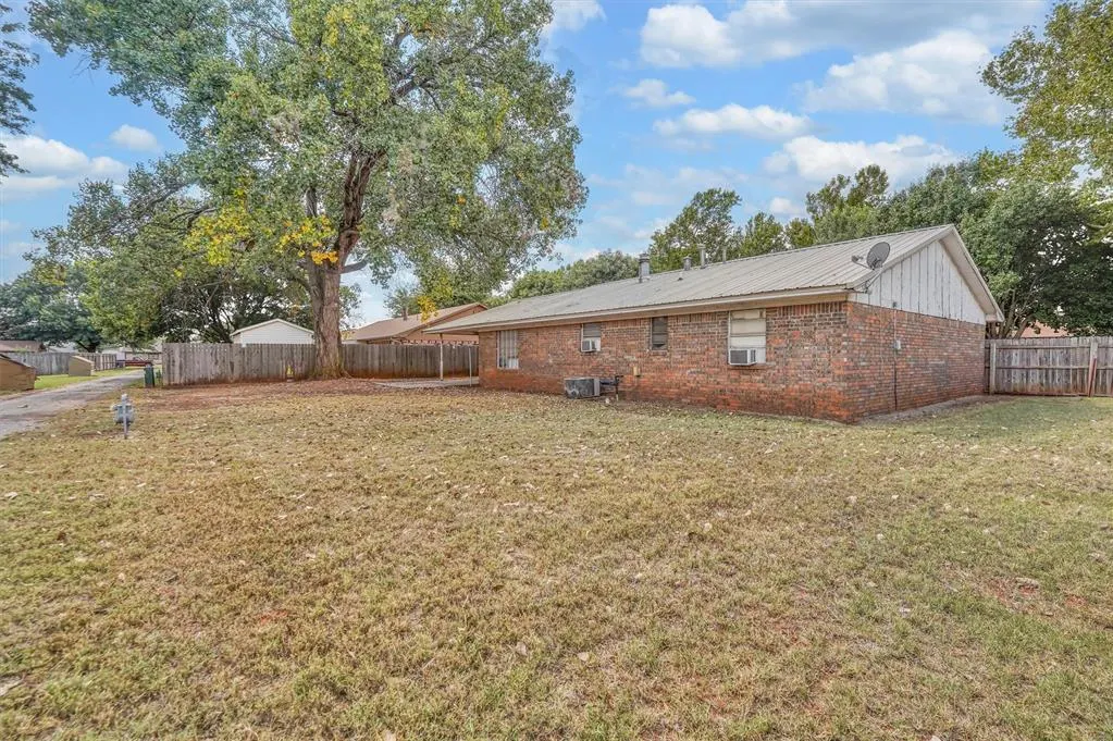 Photo 20 — 2022 W 7th Place, Elk City, OK 73644