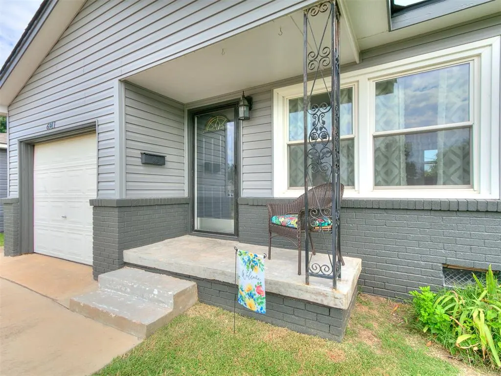Photo 2 — 6911 NW 59th Terrace, Bethany, OK 73008