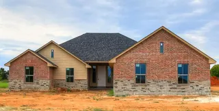 Sold home at 8621 Oak Tree Circle