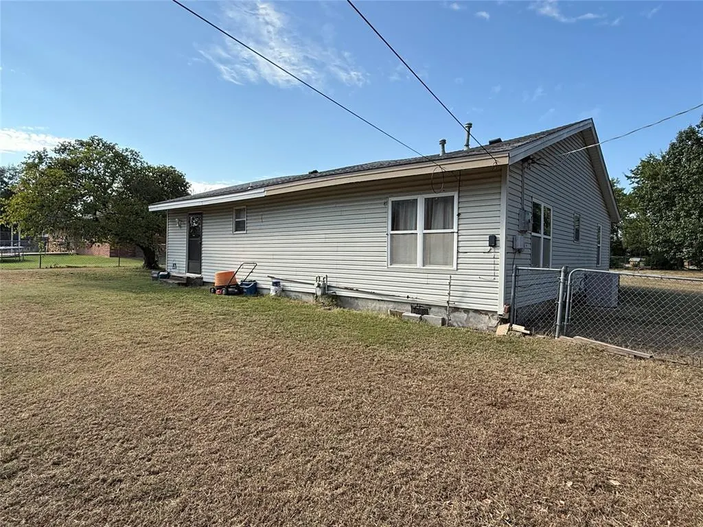 Photo 2 — 1803 W Franklin Street, Shawnee, OK 74804