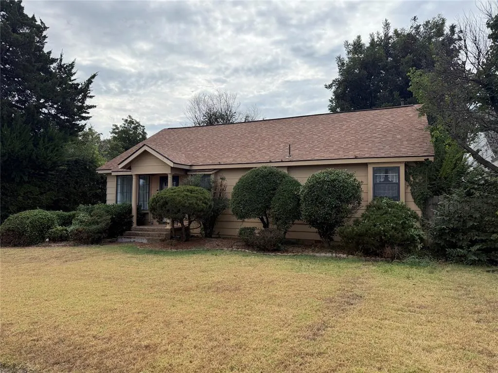 Photo 2 — 818 E Elm Street, Altus, OK 73521