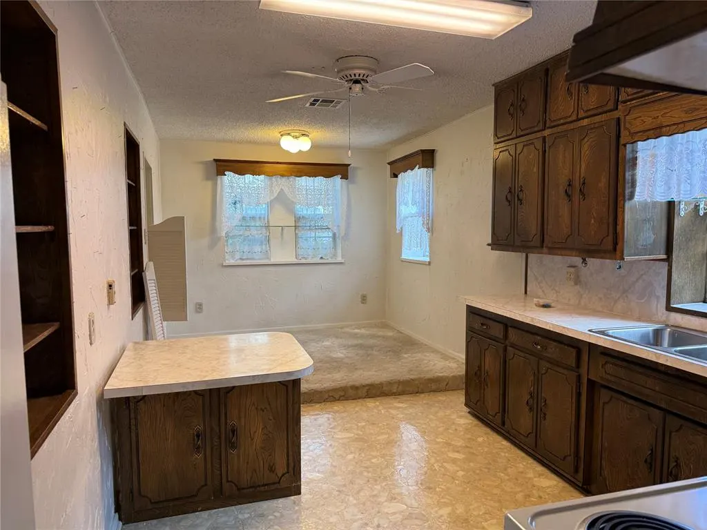 Photo 6 — 818 E Elm Street, Altus, OK 73521