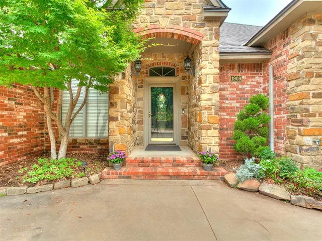 Photo 2 — 1909 Red Prairie Drive, Edmond, OK 73025