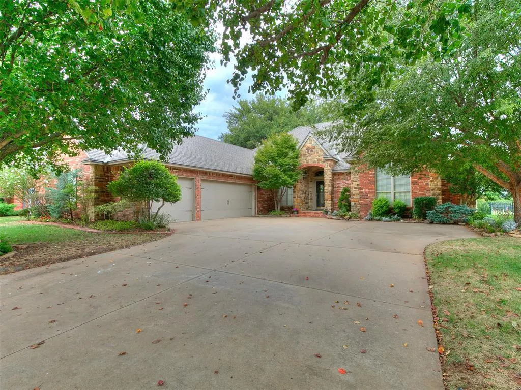 Photo 3 — 1909 Red Prairie Drive, Edmond, OK 73025