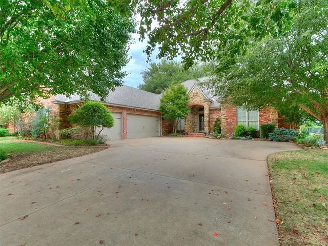 Photo 3 — 1909 Red Prairie Drive, Edmond, OK 73025