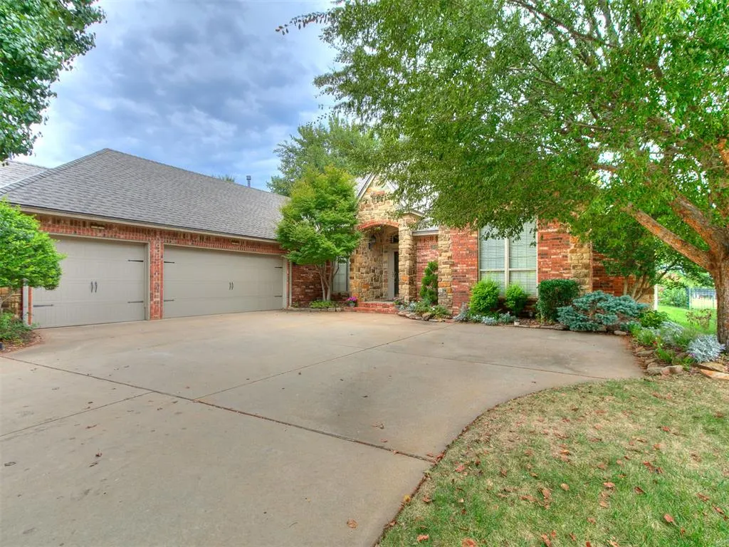 Photo 4 — 1909 Red Prairie Drive, Edmond, OK 73025