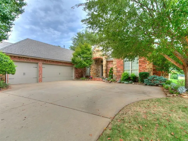 Photo 4 — 1909 Red Prairie Drive, Edmond, OK 73025