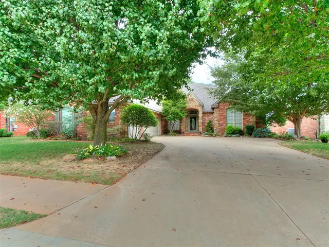 Photo 5 — 1909 Red Prairie Drive, Edmond, OK 73025