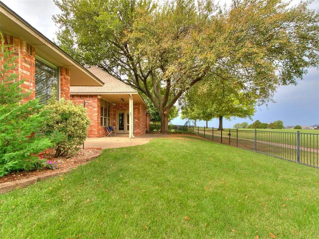 Photo 6 — 1909 Red Prairie Drive, Edmond, OK 73025