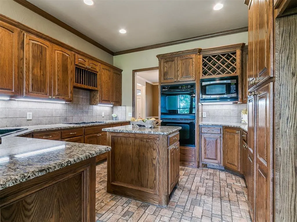 Photo 14 — 1909 Red Prairie Drive, Edmond, OK 73025