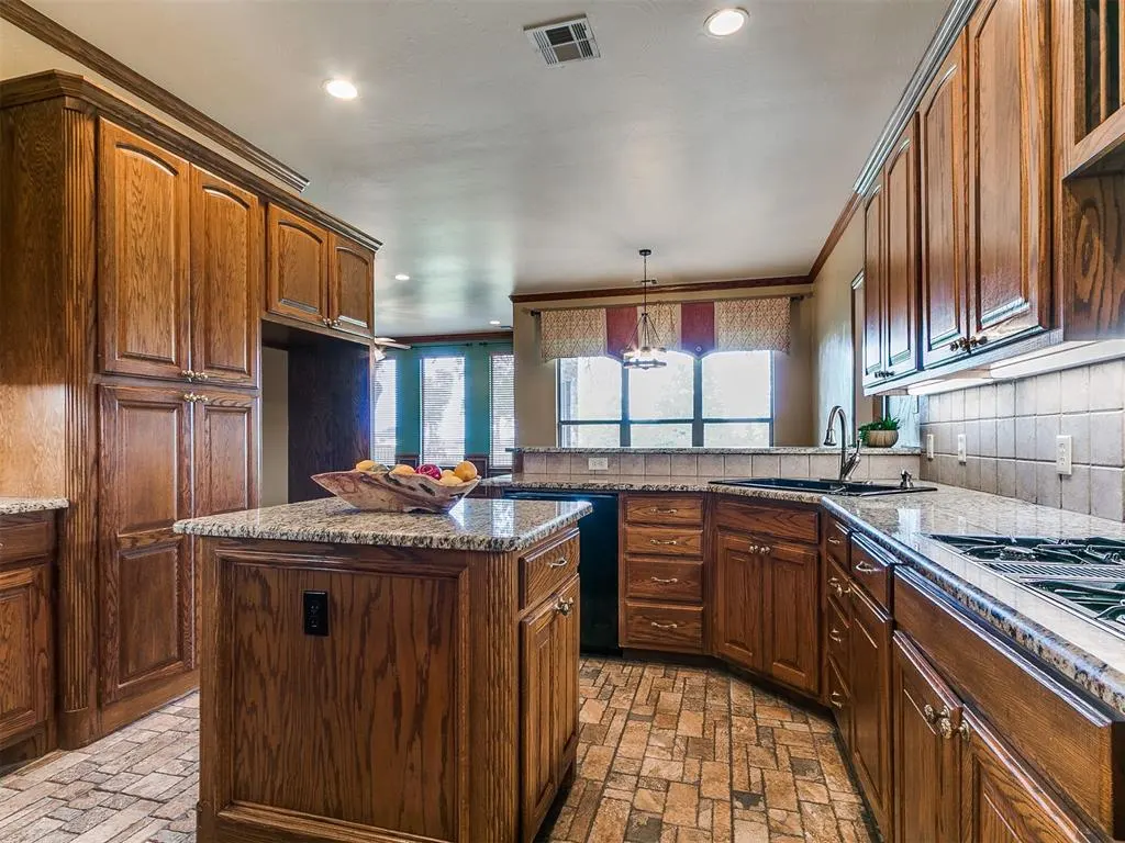 Photo 15 — 1909 Red Prairie Drive, Edmond, OK 73025