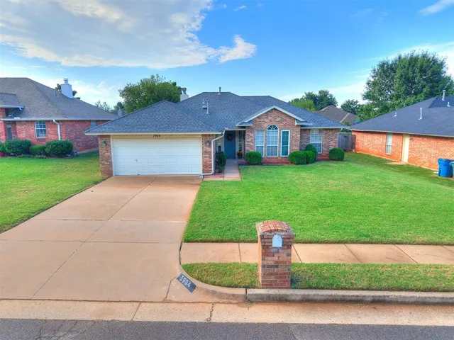 Front exterior — 1904 Lois Lynn Lane, Edmond, OK 73003