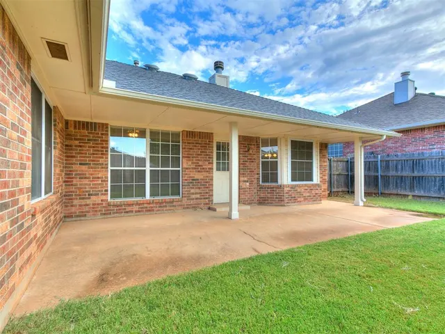 Photo 6 — 1904 Lois Lynn Lane, Edmond, OK 73003