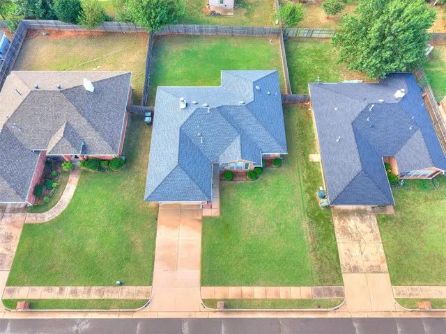 Photo 8 — 1904 Lois Lynn Lane, Edmond, OK 73003