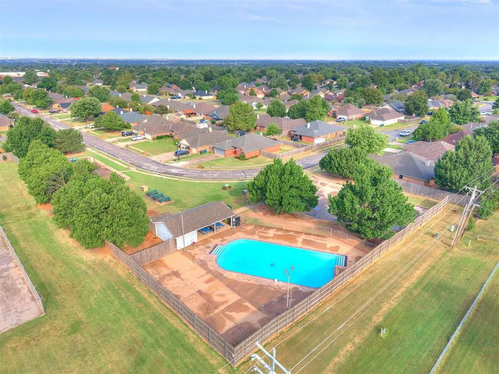 Photo 11 — 1904 Lois Lynn Lane, Edmond, OK 73003