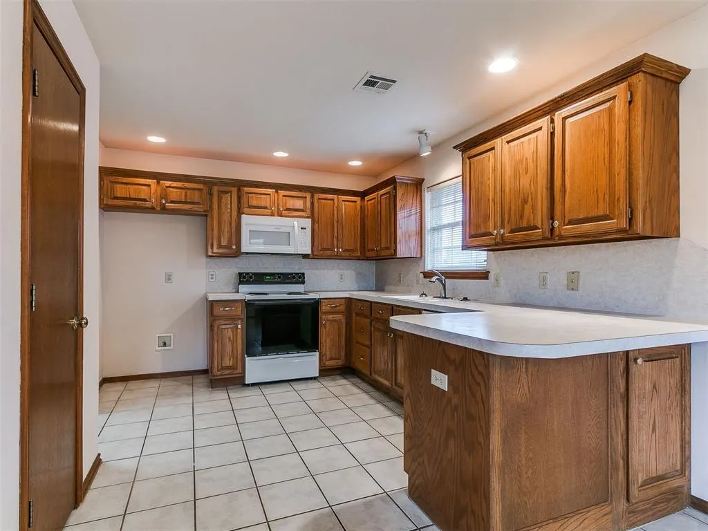 Photo 22 — 1904 Lois Lynn Lane, Edmond, OK 73003