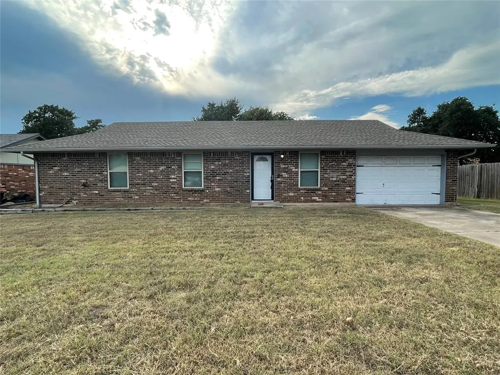 Front exterior — 465 Echo Lane, Harrah, OK 73045