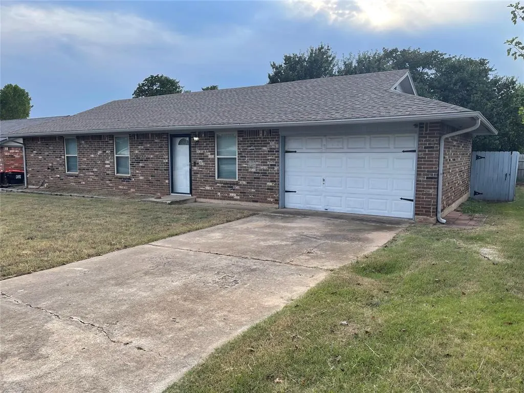 Photo 2 — 465 Echo Lane, Harrah, OK 73045