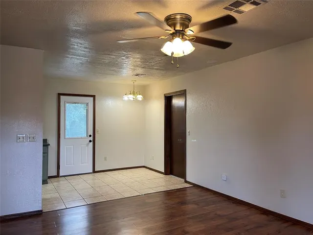 Photo 3 — 465 Echo Lane, Harrah, OK 73045