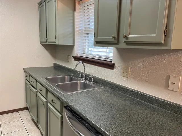 Photo 6 — 465 Echo Lane, Harrah, OK 73045