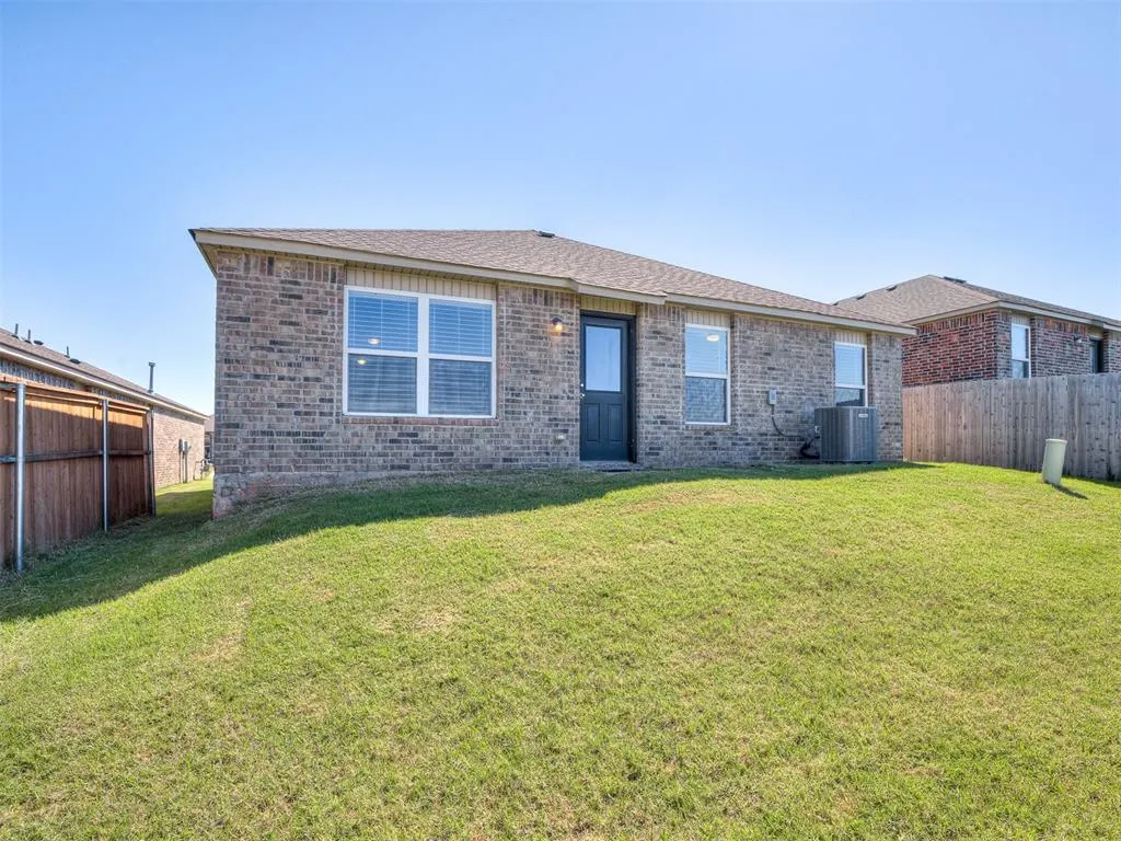 Photo 15 — 9949 Rattlesnake Lane, Yukon, OK 73099