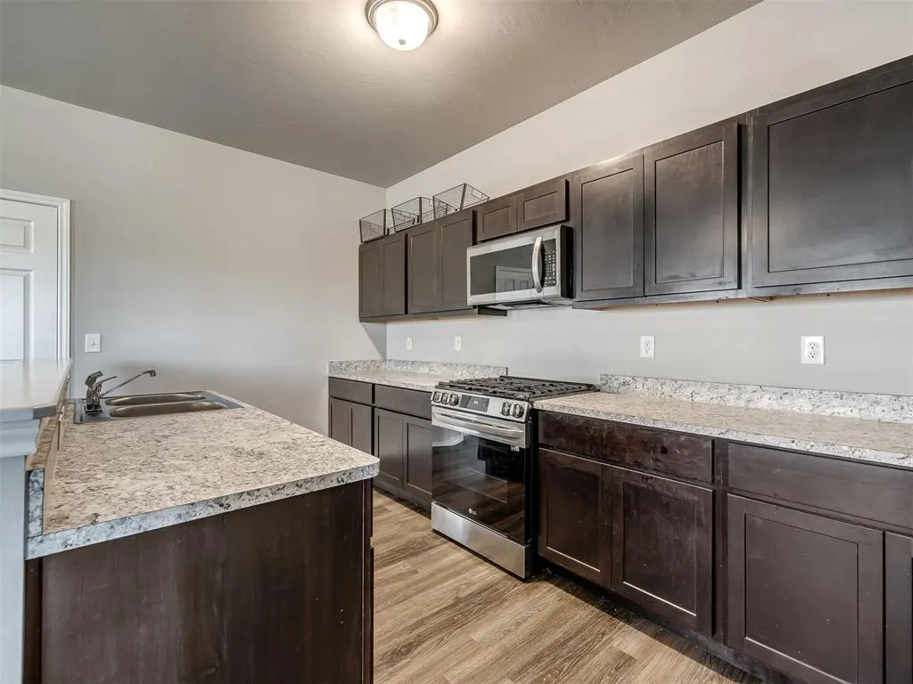 Photo 4 — 9949 Rattlesnake Lane, Yukon, OK 73099