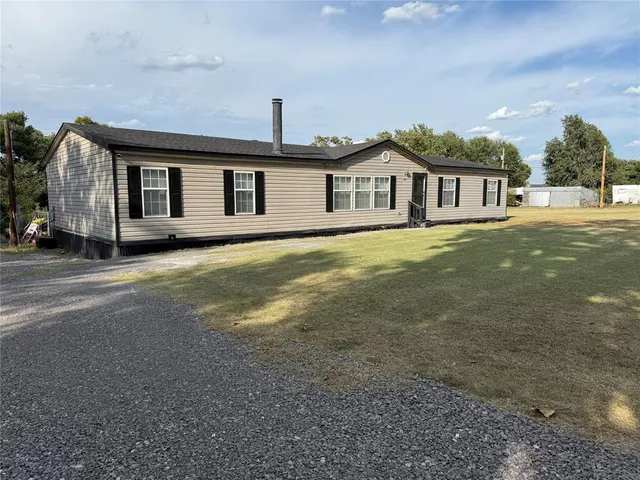 Photo 2 — 211 W Birch Street, Carnegie, OK 73015