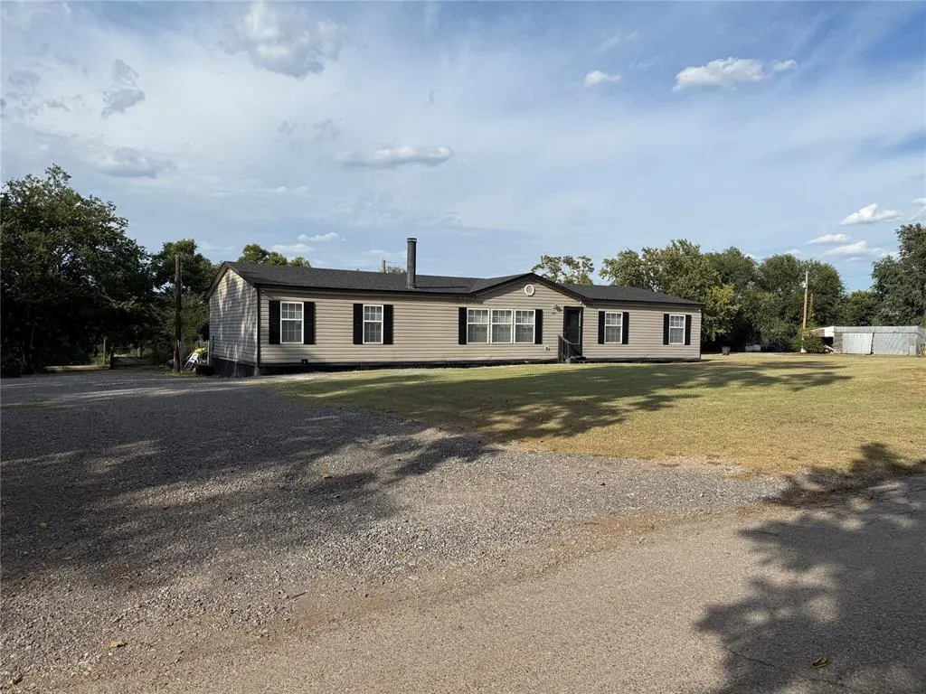 Photo 3 — 211 W Birch Street, Carnegie, OK 73015