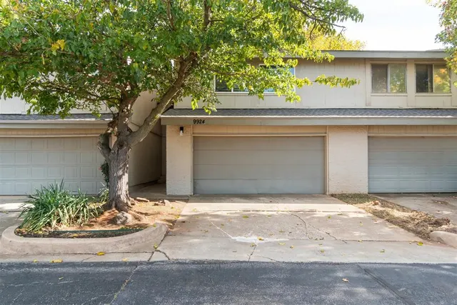 Photo 2 — 9924 Hefner Village Drive, Oklahoma City, OK 73162