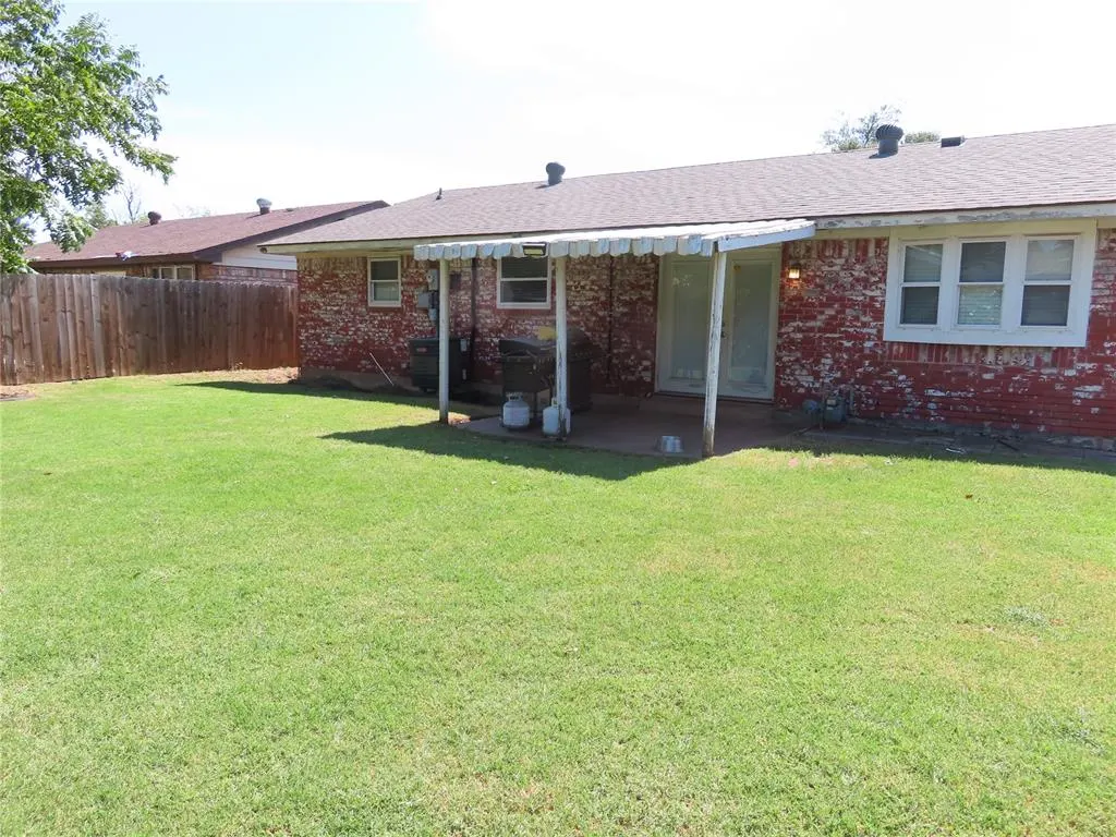 Photo 12 — 7421 NW 5th Terrace, Oklahoma City, OK 73127