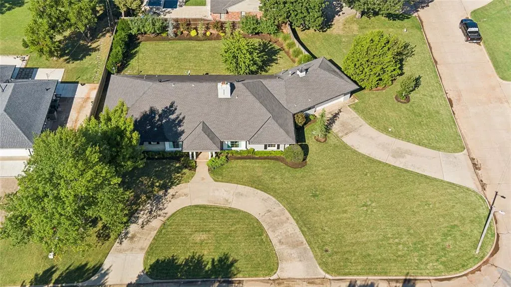 Photo 37 — 8327 Glenwood Avenue, Oklahoma City, OK 73114