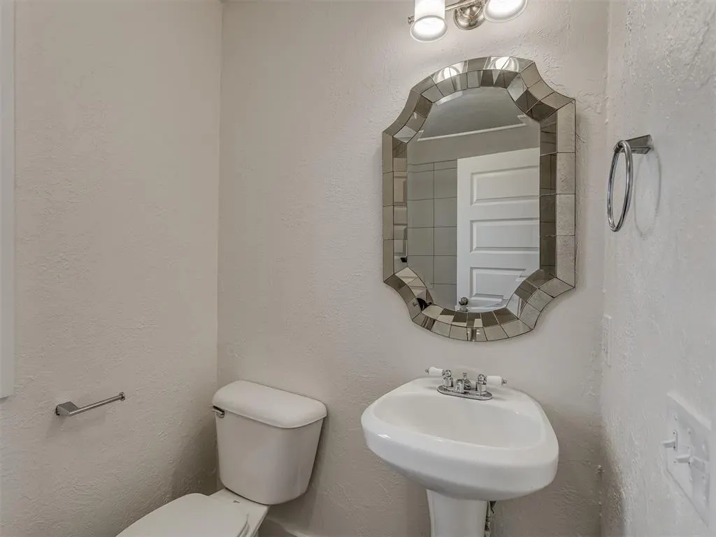 Photo 11 — 2832 NW 45th Street, Oklahoma City, OK 73112