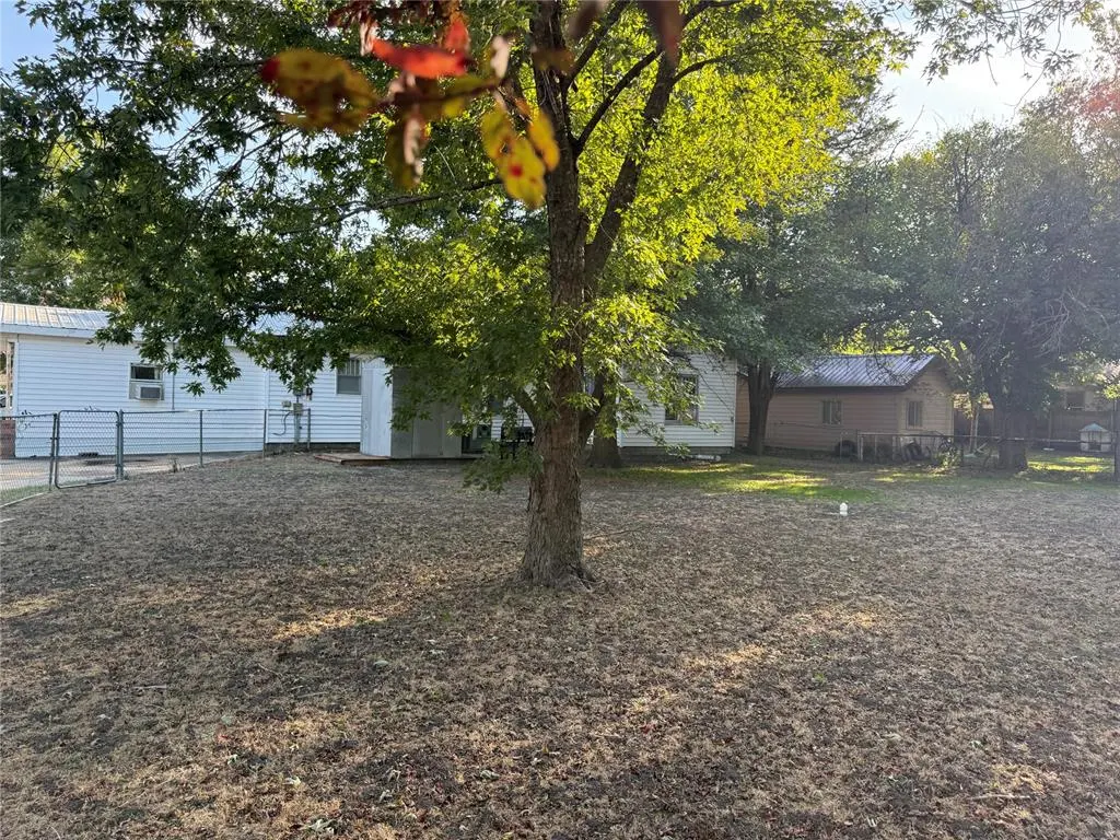Photo 21 — 427 E St Louis, Wetumka, OK 74883