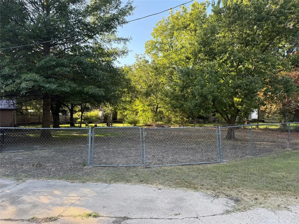 Photo 24 — 427 E St Louis, Wetumka, OK 74883