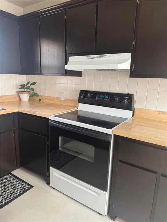 Photo 10 — 1038 E WALNUT Street, Altus, OK 73521