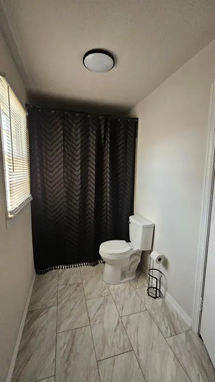 Photo 12 — 1038 E WALNUT Street, Altus, OK 73521