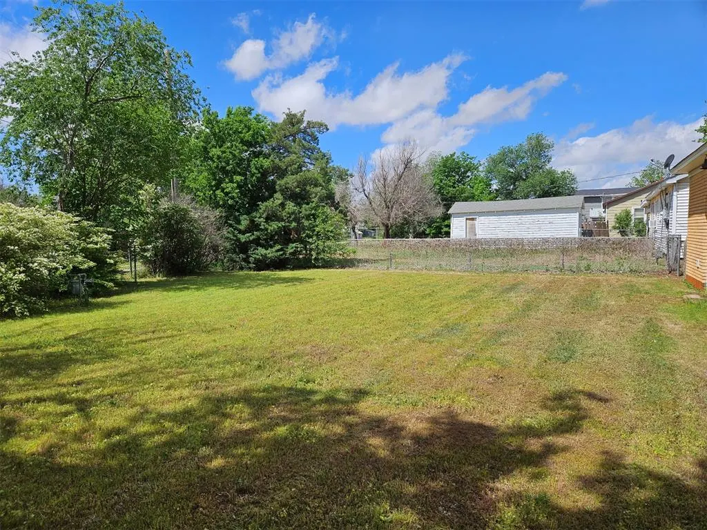 Photo 16 — 1038 E WALNUT Street, Altus, OK 73521