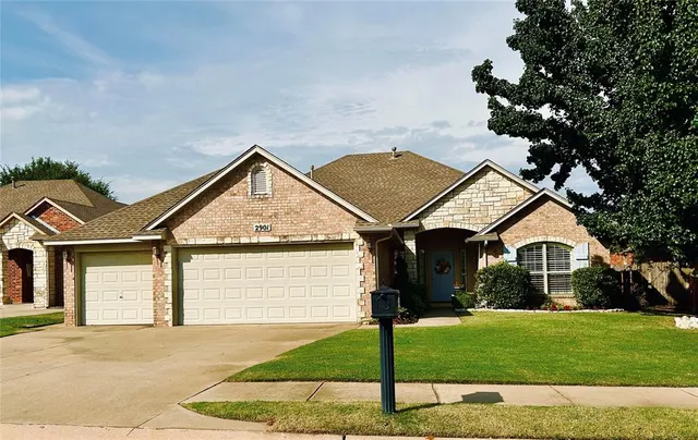 Photo 2 — 2901 Stonebrook Road, Edmond, OK 73003